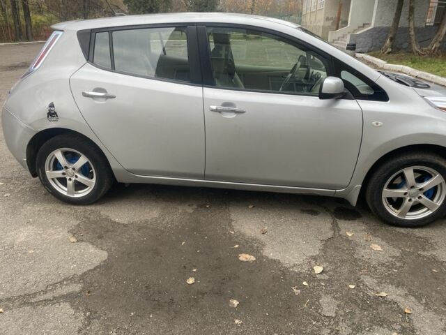 Серый Ниссан Лиф, объемом двигателя 0 л и пробегом 156 тыс. км за 3300 $, фото 1 на Automoto.ua