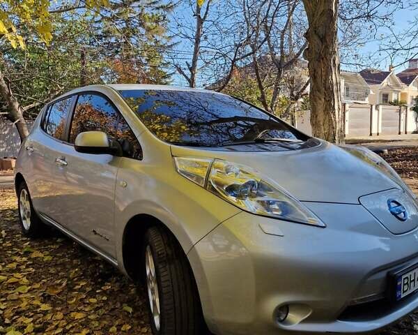Сірий Ніссан Ліф, об'ємом двигуна 0 л та пробігом 142 тис. км за 5500 $, фото 1 на Automoto.ua
