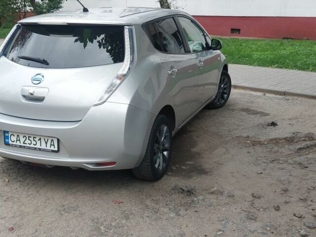 Серый Ниссан Лиф, объемом двигателя 0 л и пробегом 136 тыс. км за 5800 $, фото 5 на Automoto.ua