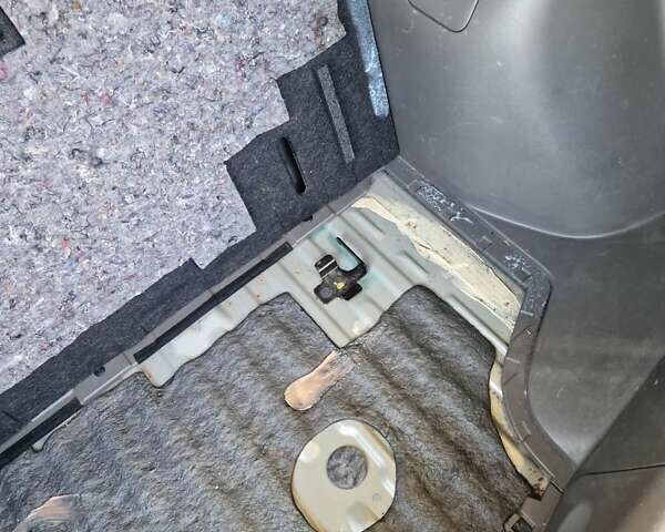 Сірий Ніссан Ліф, об'ємом двигуна 0 л та пробігом 142 тис. км за 5500 $, фото 19 на Automoto.ua