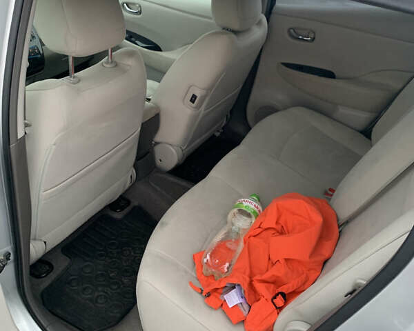 Серый Ниссан Лиф, объемом двигателя 0 л и пробегом 68 тыс. км за 5300 $, фото 11 на Automoto.ua