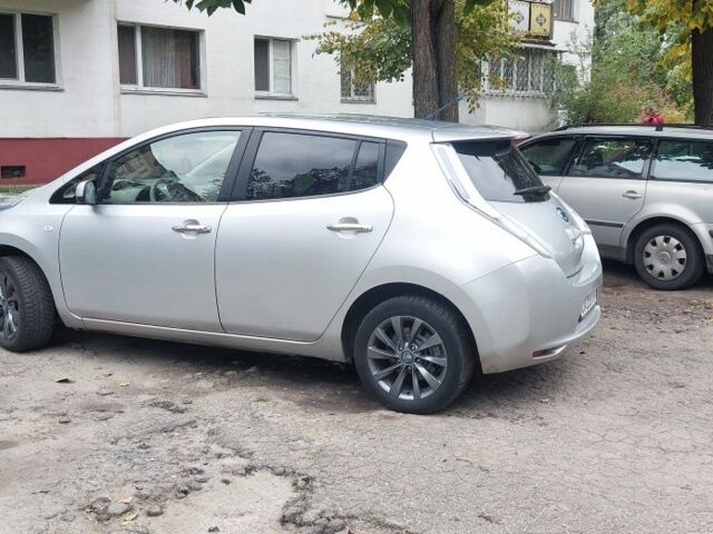 Серый Ниссан Лиф, объемом двигателя 0 л и пробегом 136 тыс. км за 5800 $, фото 3 на Automoto.ua