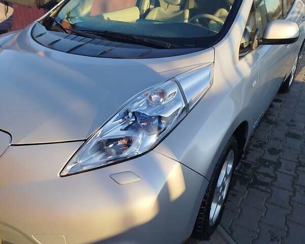Серый Ниссан Лиф, объемом двигателя 0 л и пробегом 130 тыс. км за 6000 $, фото 6 на Automoto.ua