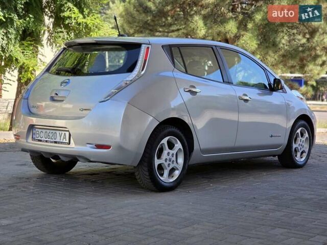 Сірий Ніссан Ліф, об'ємом двигуна 0 л та пробігом 112 тис. км за 4790 $, фото 8 на Automoto.ua