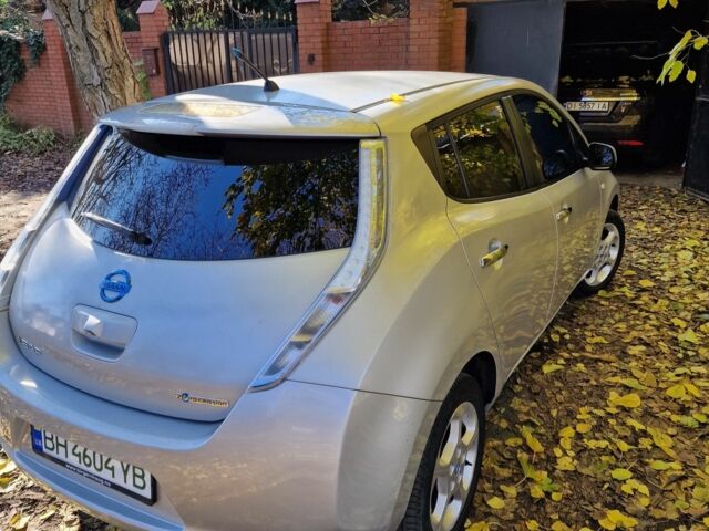 Серый Ниссан Лиф, объемом двигателя 0 л и пробегом 142 тыс. км за 5500 $, фото 2 на Automoto.ua