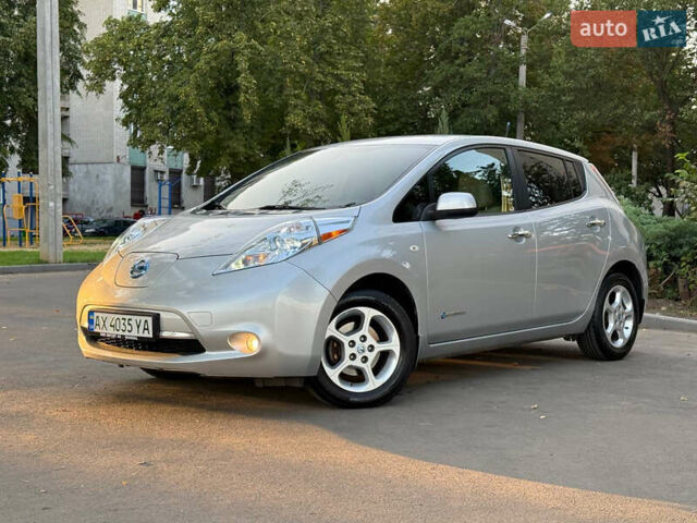 Серый Ниссан Лиф, объемом двигателя 0 л и пробегом 136 тыс. км за 5000 $, фото 5 на Automoto.ua