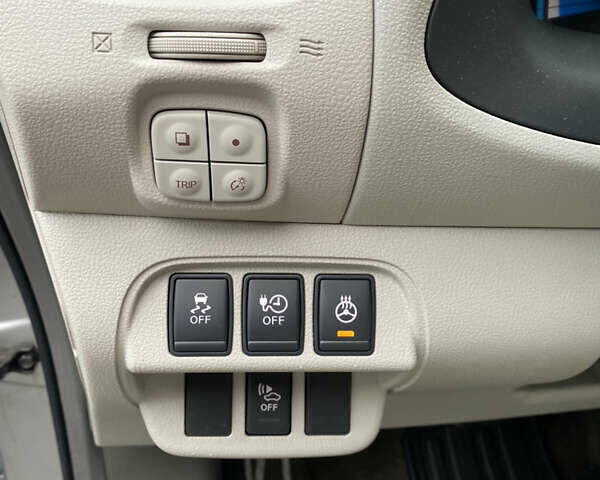 Сірий Ніссан Ліф, об'ємом двигуна 0 л та пробігом 118 тис. км за 5500 $, фото 30 на Automoto.ua