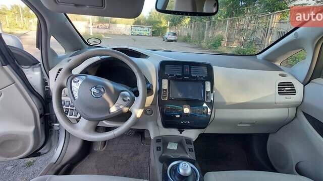 Серый Ниссан Лиф, объемом двигателя 0 л и пробегом 105 тыс. км за 5000 $, фото 3 на Automoto.ua