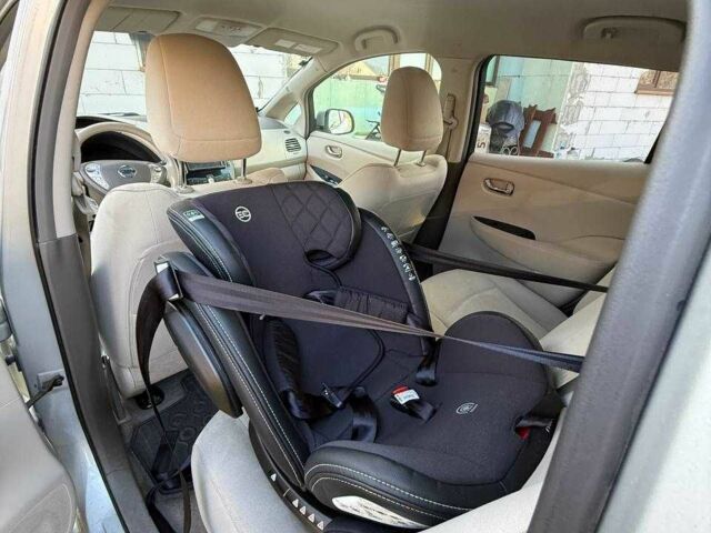 Серый Ниссан Лиф, объемом двигателя 0 л и пробегом 123 тыс. км за 9500 $, фото 7 на Automoto.ua