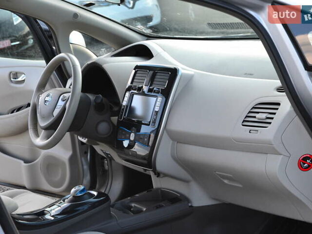 Сірий Ніссан Ліф, об'ємом двигуна 0 л та пробігом 108 тис. км за 3999 $, фото 21 на Automoto.ua