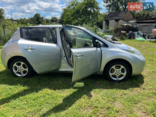 Серый Ниссан Лиф, объемом двигателя 0 л и пробегом 164 тыс. км за 3950 $, фото 1 на Automoto.ua