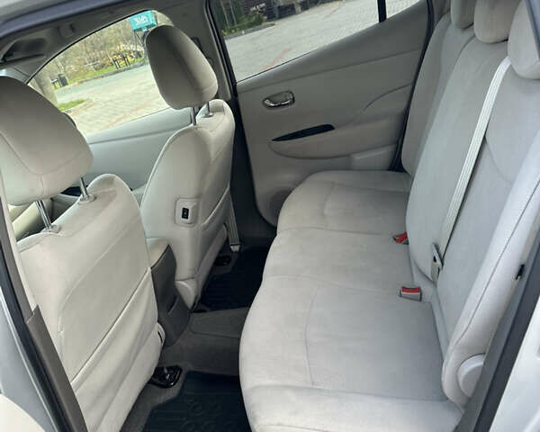 Серый Ниссан Лиф, объемом двигателя 0 л и пробегом 69 тыс. км за 5650 $, фото 15 на Automoto.ua