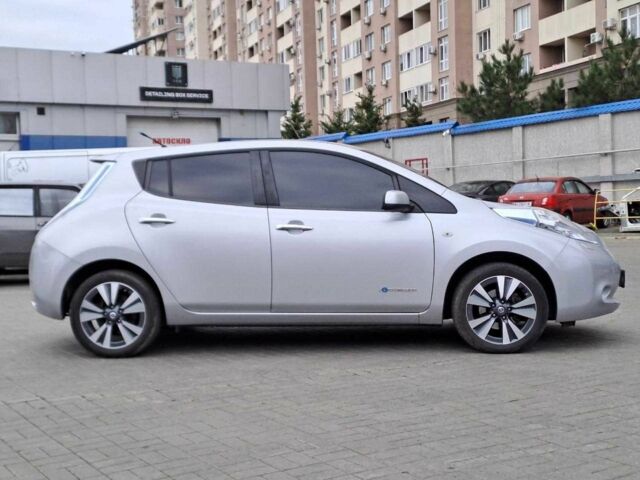 Серый Ниссан Лиф, объемом двигателя 0 л и пробегом 144 тыс. км за 5990 $, фото 6 на Automoto.ua