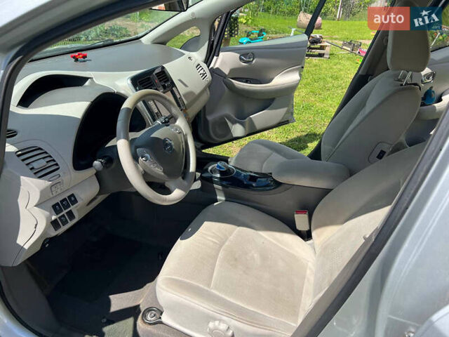 Серый Ниссан Лиф, объемом двигателя 0 л и пробегом 164 тыс. км за 3950 $, фото 5 на Automoto.ua