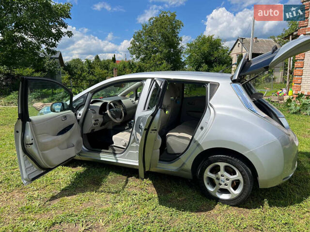 Серый Ниссан Лиф, объемом двигателя 0 л и пробегом 164 тыс. км за 3950 $, фото 19 на Automoto.ua