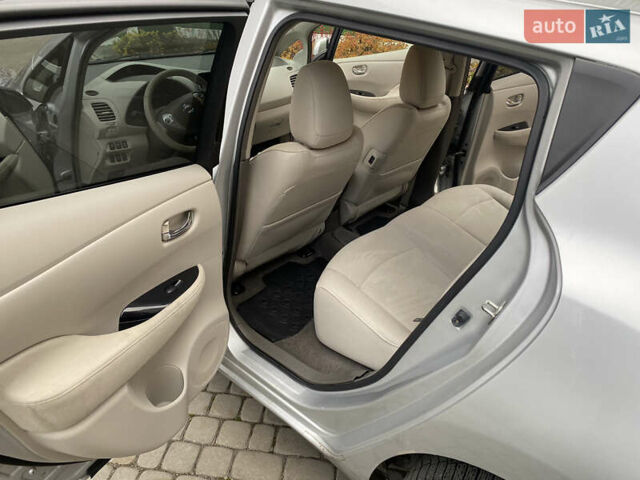 Сірий Ніссан Ліф, об'ємом двигуна 0 л та пробігом 118 тис. км за 5500 $, фото 6 на Automoto.ua