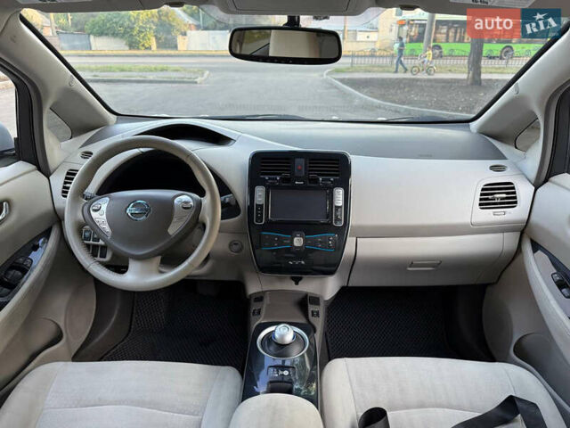 Серый Ниссан Лиф, объемом двигателя 0 л и пробегом 136 тыс. км за 5000 $, фото 25 на Automoto.ua