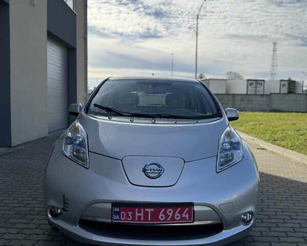 Серый Ниссан Лиф, объемом двигателя 0 л и пробегом 153 тыс. км за 3999 $, фото 1 на Automoto.ua