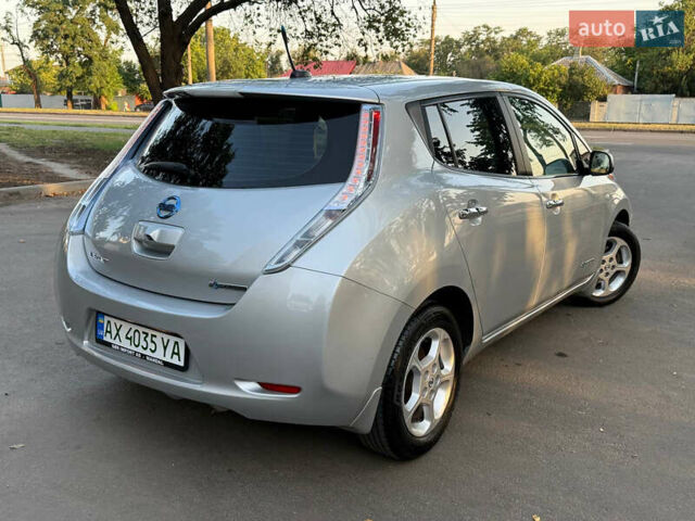 Серый Ниссан Лиф, объемом двигателя 0 л и пробегом 136 тыс. км за 5000 $, фото 9 на Automoto.ua