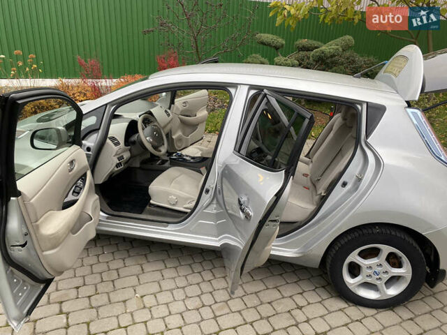 Сірий Ніссан Ліф, об'ємом двигуна 0 л та пробігом 118 тис. км за 5500 $, фото 4 на Automoto.ua