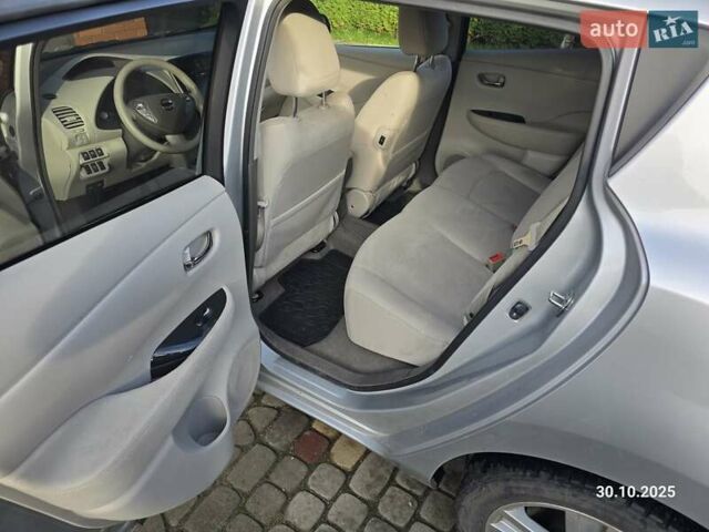 Сірий Ніссан Ліф, об'ємом двигуна 0 л та пробігом 126 тис. км за 4400 $, фото 10 на Automoto.ua