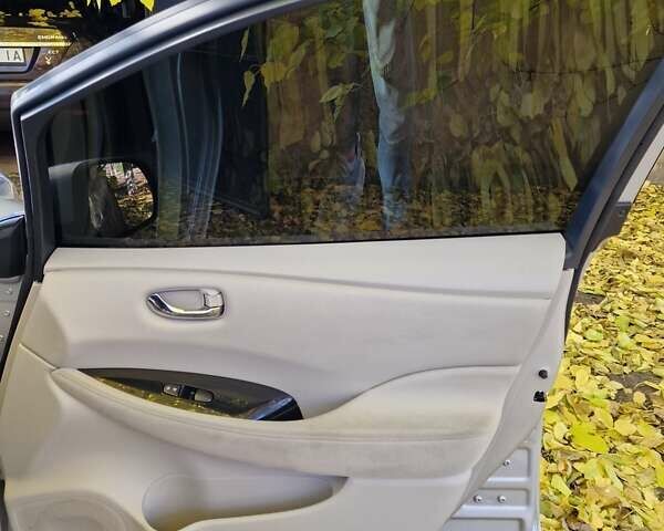 Сірий Ніссан Ліф, об'ємом двигуна 0 л та пробігом 142 тис. км за 5500 $, фото 9 на Automoto.ua