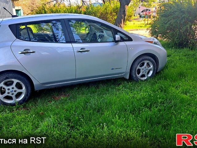 Сірий Ніссан Ліф, об'ємом двигуна 0 л та пробігом 125 тис. км за 5500 $, фото 2 на Automoto.ua