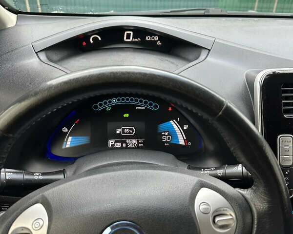 Серый Ниссан Лиф, объемом двигателя 0 л и пробегом 96 тыс. км за 8000 $, фото 6 на Automoto.ua