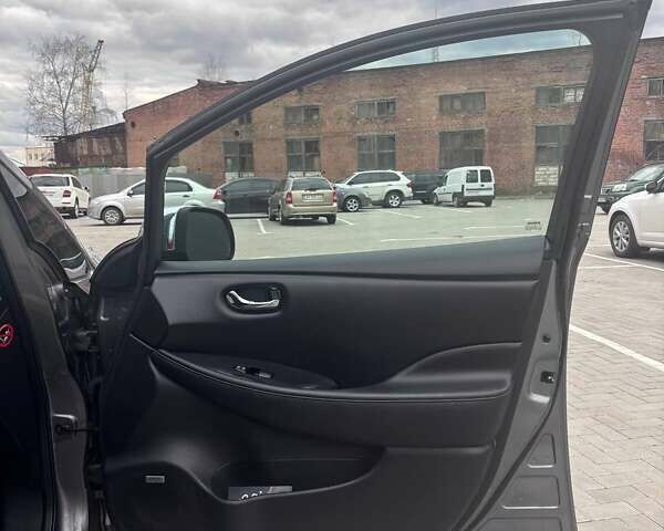 Сірий Ніссан Ліф, об'ємом двигуна 0 л та пробігом 108 тис. км за 7500 $, фото 12 на Automoto.ua