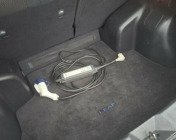 Серый Ниссан Лиф, объемом двигателя 0 л и пробегом 148 тыс. км за 5700 $, фото 30 на Automoto.ua