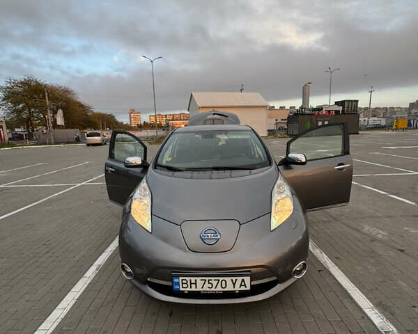 Ниссан Лиф 2013 в Одессе на Automoto.ua Серый Ниссан Лиф, объемом двигателя 0 л и пробегом 180 тыс. км за 5500 $, фото 1 на Automoto.ua