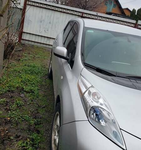 Серый Ниссан Лиф, объемом двигателя 0 л и пробегом 118 тыс. км за 5900 $, фото 4 на Automoto.ua