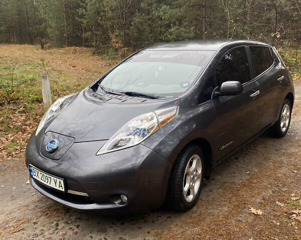 Серый Ниссан Лиф, объемом двигателя 0 л и пробегом 135 тыс. км за 8000 $, фото 1 на Automoto.ua