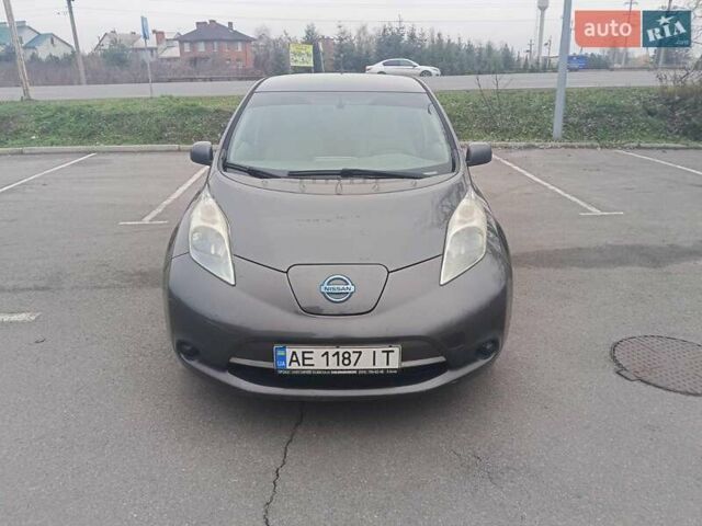 Серый Ниссан Лиф, объемом двигателя 0 л и пробегом 197 тыс. км за 6000 $, фото 6 на Automoto.ua