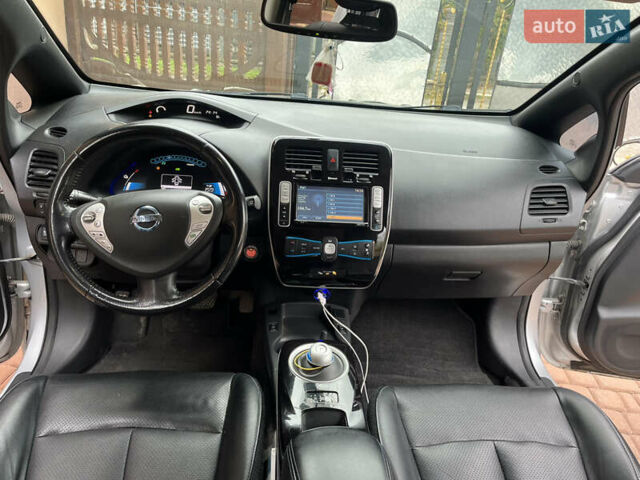 Серый Ниссан Лиф, объемом двигателя 0 л и пробегом 160 тыс. км за 11000 $, фото 8 на Automoto.ua