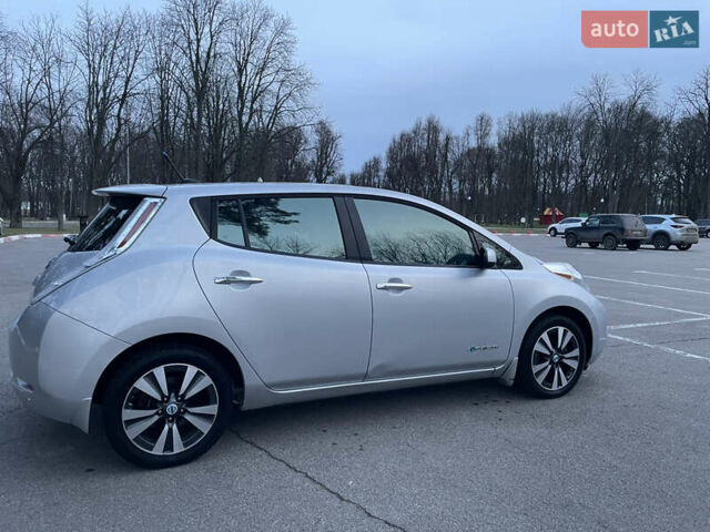 Серый Ниссан Лиф, объемом двигателя 0 л и пробегом 166 тыс. км за 6900 $, фото 7 на Automoto.ua