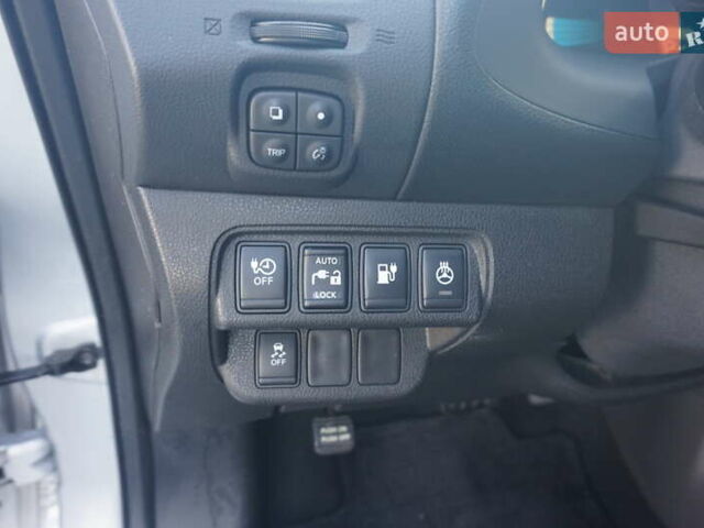 Серый Ниссан Лиф, объемом двигателя 0 л и пробегом 193 тыс. км за 5555 $, фото 26 на Automoto.ua