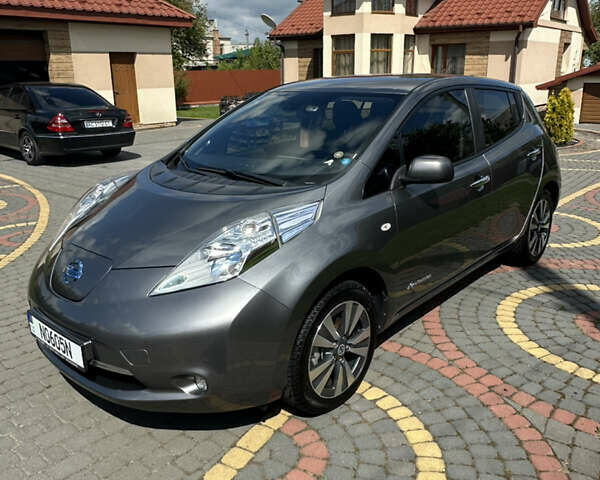 Серый Ниссан Лиф, объемом двигателя 0 л и пробегом 128 тыс. км за 7200 $, фото 1 на Automoto.ua