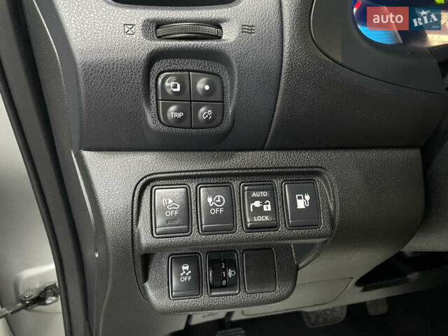 Серый Ниссан Лиф, объемом двигателя 0 л и пробегом 117 тыс. км за 6800 $, фото 34 на Automoto.ua