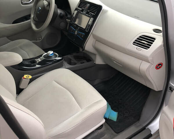 Серый Ниссан Лиф, объемом двигателя 0 л и пробегом 143 тыс. км за 4200 $, фото 13 на Automoto.ua