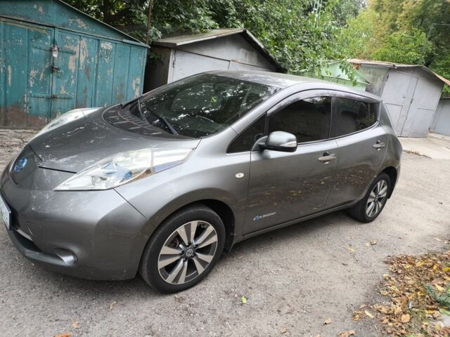 Серый Ниссан Лиф, объемом двигателя 0 л и пробегом 163 тыс. км за 5300 $, фото 3 на Automoto.ua