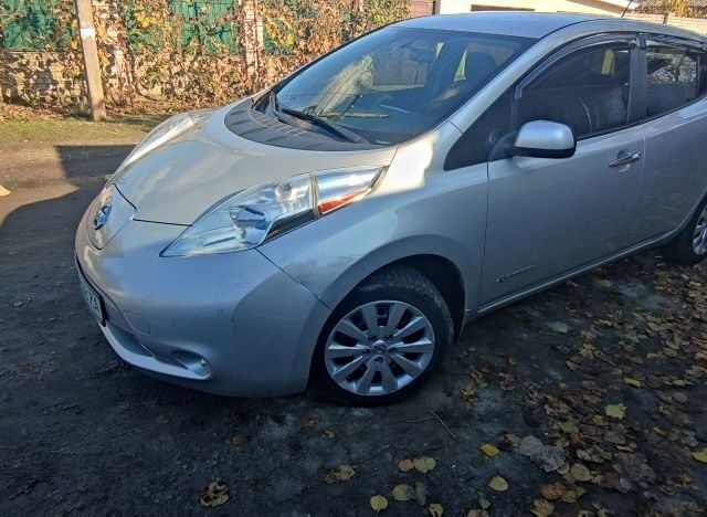 Серый Ниссан Лиф, объемом двигателя 0 л и пробегом 153 тыс. км за 5500 $, фото 4 на Automoto.ua