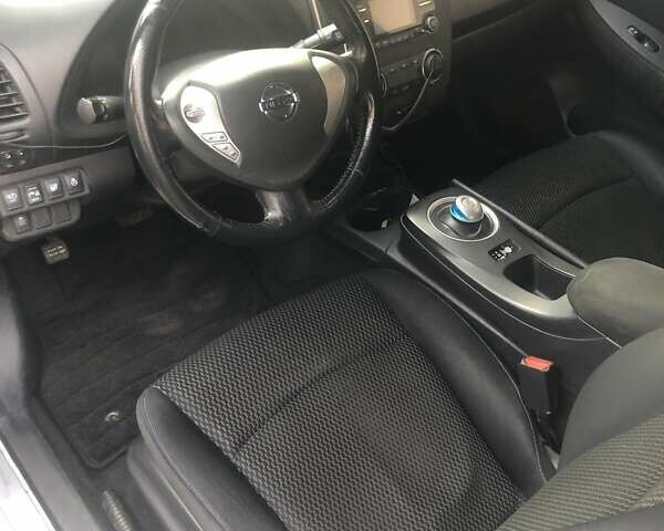 Серый Ниссан Лиф, объемом двигателя 0 л и пробегом 168 тыс. км за 10508 $, фото 12 на Automoto.ua