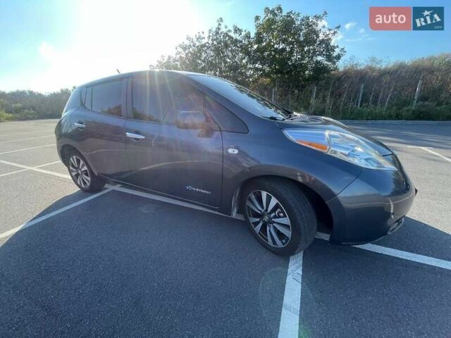 Ниссан Лиф 2013 в Виннице на Automoto.ua Серый Ниссан Лиф, объемом двигателя 0 л и пробегом 280 тыс. км за 5700 $, фото 1 на Automoto.ua