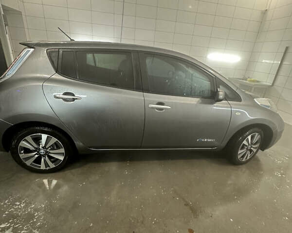 Серый Ниссан Лиф, объемом двигателя 0 л и пробегом 128 тыс. км за 7200 $, фото 8 на Automoto.ua