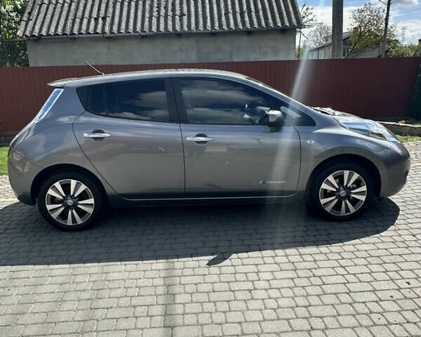 Серый Ниссан Лиф, объемом двигателя 0 л и пробегом 128 тыс. км за 7200 $, фото 5 на Automoto.ua