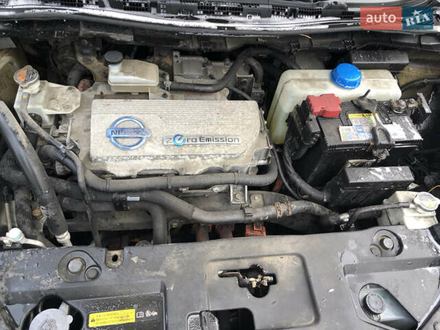 Серый Ниссан Лиф, объемом двигателя 0 л и пробегом 143 тыс. км за 4200 $, фото 14 на Automoto.ua