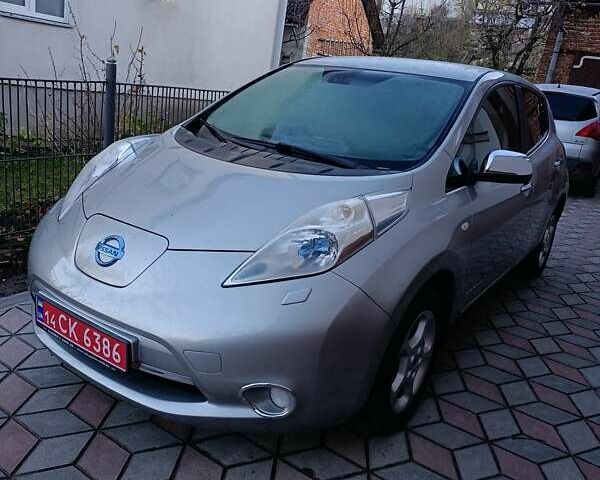 Сірий Ніссан Ліф, об'ємом двигуна 0 л та пробігом 127 тис. км за 7500 $, фото 3 на Automoto.ua