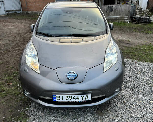 Сірий Ніссан Ліф, об'ємом двигуна 0 л та пробігом 172 тис. км за 9000 $, фото 10 на Automoto.ua