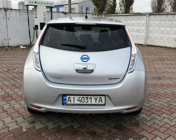 Серый Ниссан Лиф, объемом двигателя 0 л и пробегом 143 тыс. км за 4200 $, фото 6 на Automoto.ua